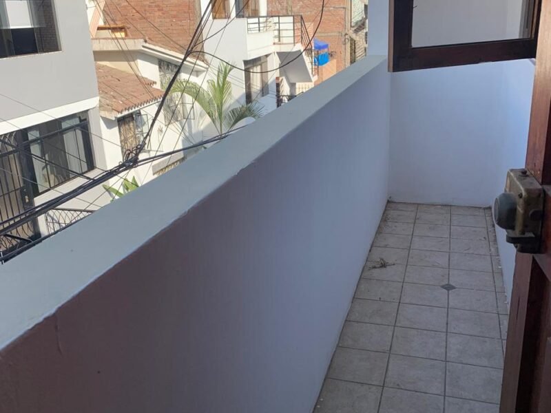 Venta de Casa de 3 pisos + un mini-dpto. en San Miguel