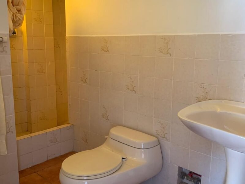 Venta de Casa de 3 pisos + un mini-dpto. en San Miguel