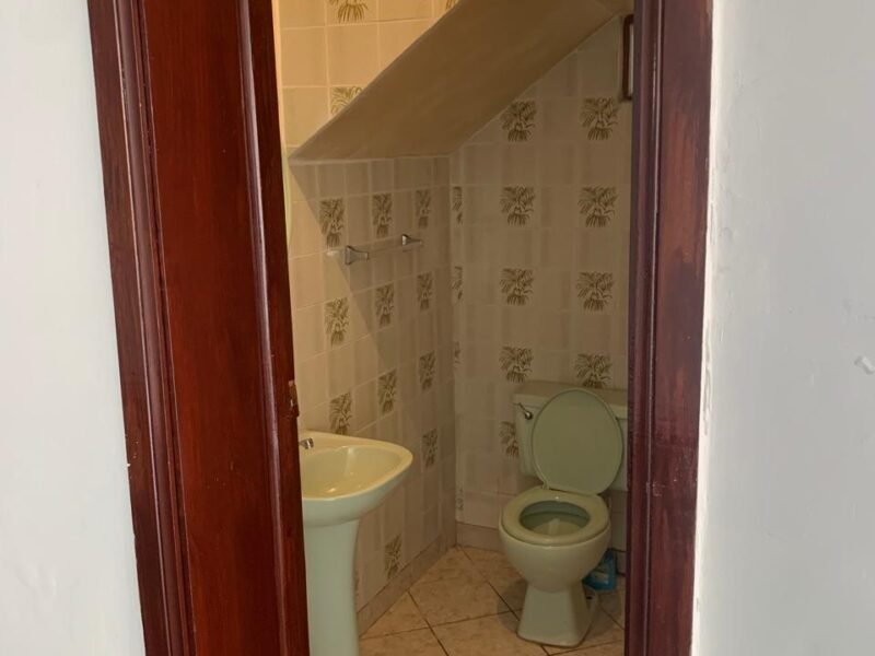 Venta de Casa de 3 pisos + un mini-dpto. en San Miguel