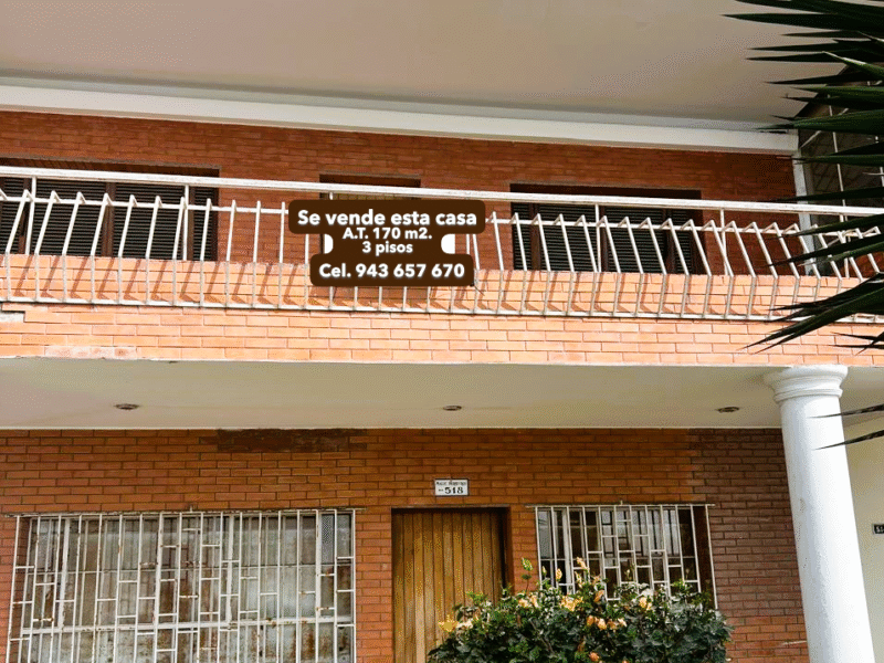 Casa de 3 pisos. Malecón Ancón.