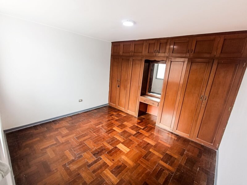 Venta de Casa de 3 pisos + un mini-dpto. en San Miguel