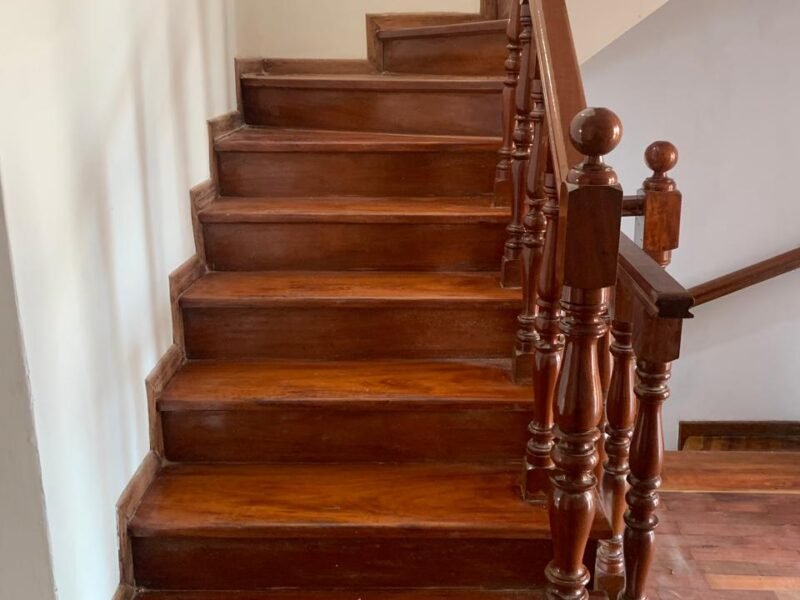 Venta de Casa de 3 pisos + un mini-dpto. en San Miguel