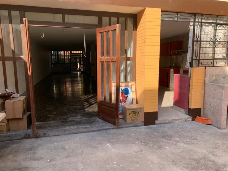 Venta de Casa de 3 pisos + un mini-dpto. en San Miguel