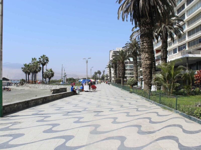 Casa de 3 pisos. Malecón Ancón.