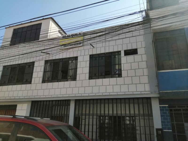 VENTA CASA DE 2 PISOS – IDEAL PARA NEGOCIO DE ALQUILER DE DPTOS.