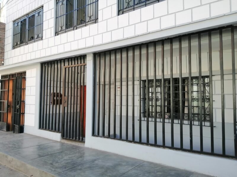 VENTA CASA DE 2 PISOS – IDEAL PARA NEGOCIO DE ALQUILER DE DPTOS.