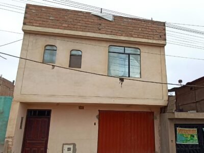 Casa con 3 departamentos en Remate