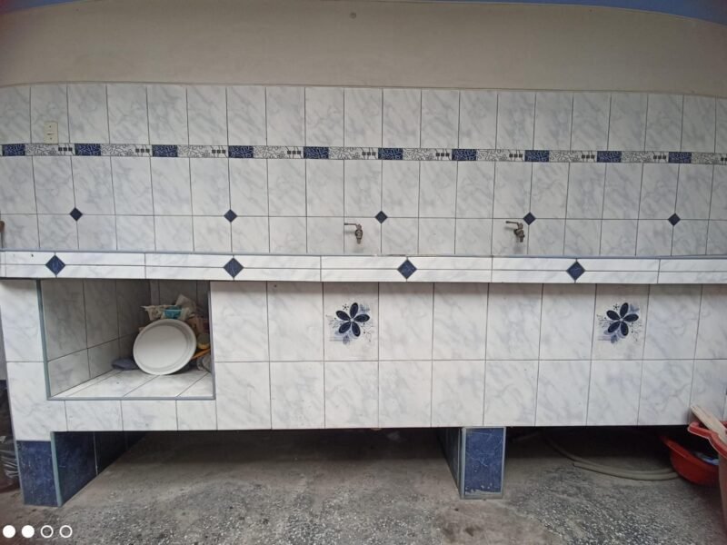 Casa con 3 departamentos en Remate