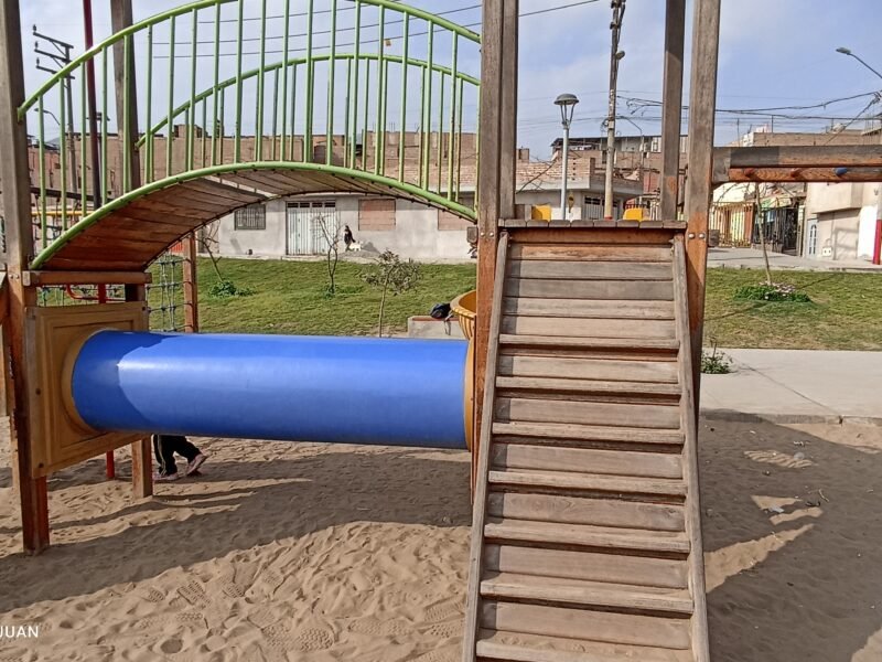 Casa con 3 departamentos en Remate