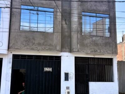 Venta de casa de 2 pisos en Carabayllo