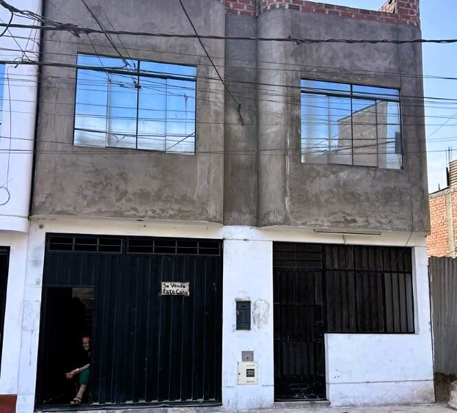 Venta de casa de 2 pisos en Carabayllo
