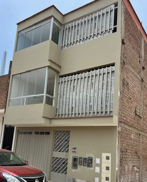 Venta de Casa de 3 pisos en Urb. Santa Maria, Carabayllo