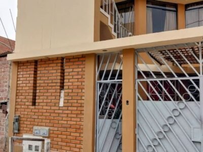 Venta de casa de 2 pisos en Ventanilla