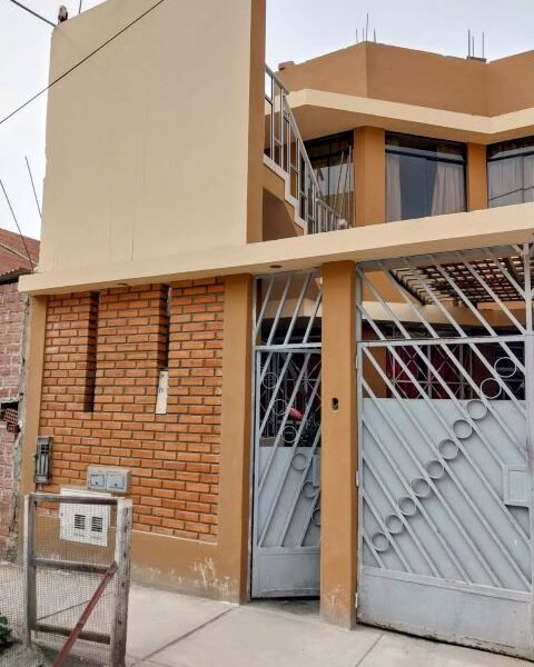 Venta de casa de 2 pisos en Ventanilla