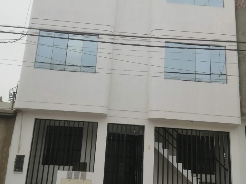 Alquiler de casa de 3 pisos en Los Pinos de Carabayllo